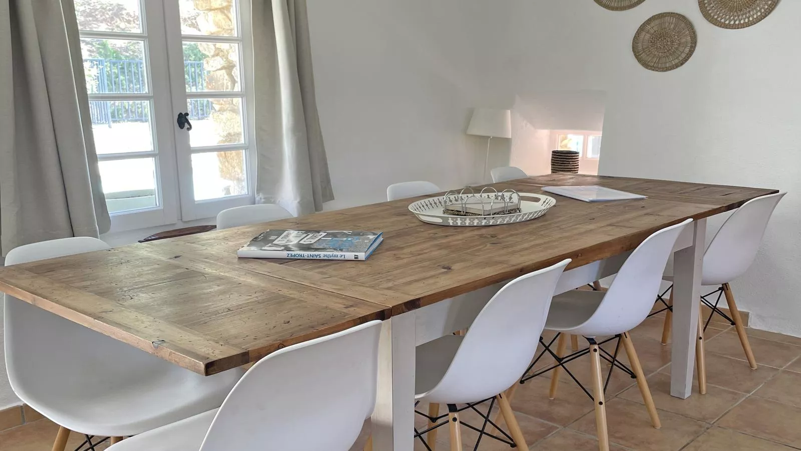 Emponse7-Dining room
