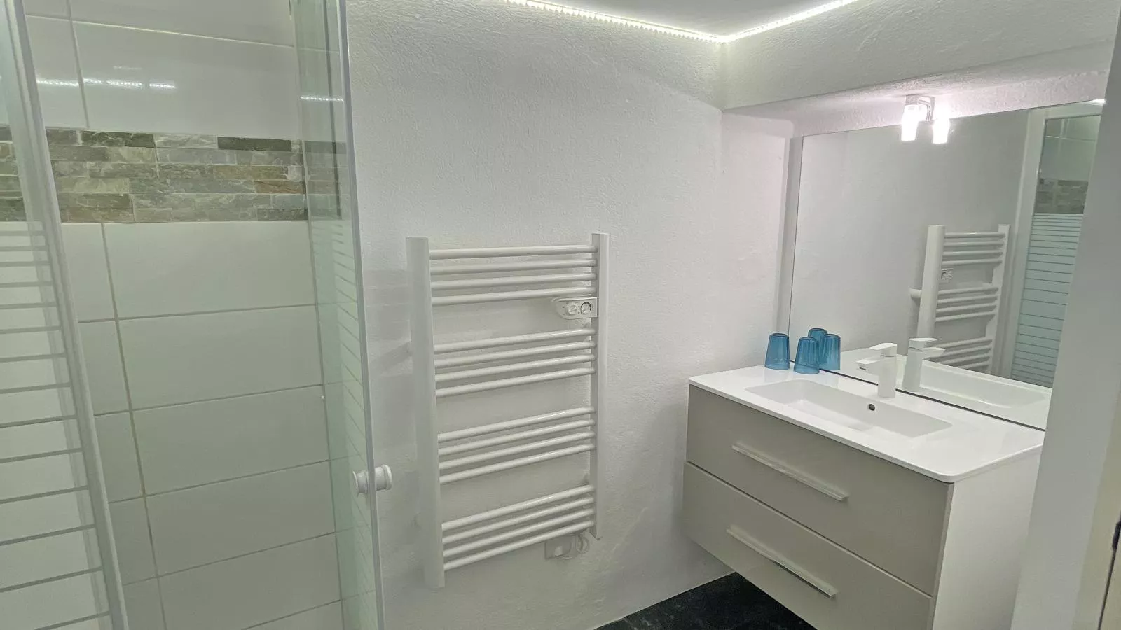 Emponse7-Bathroom