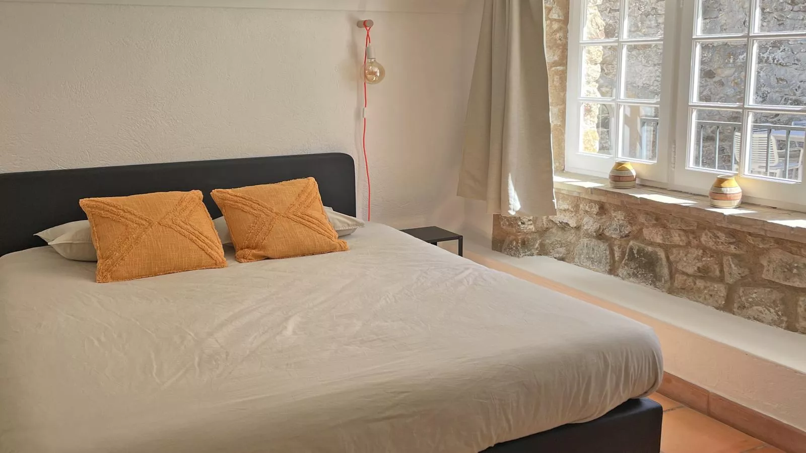 Emponse7-Bedroom