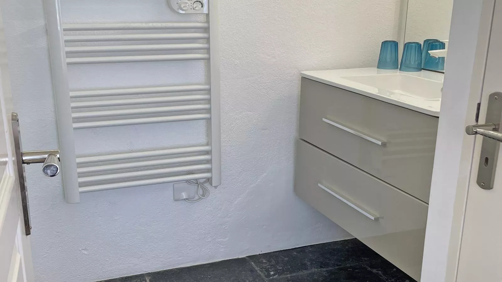 Emponse7-Bathroom