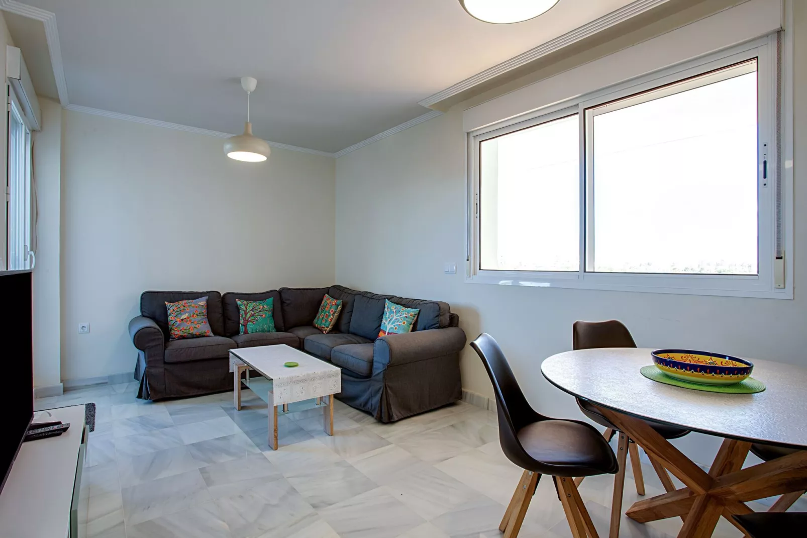 Lovely Apartment with swimming pool-Living room
