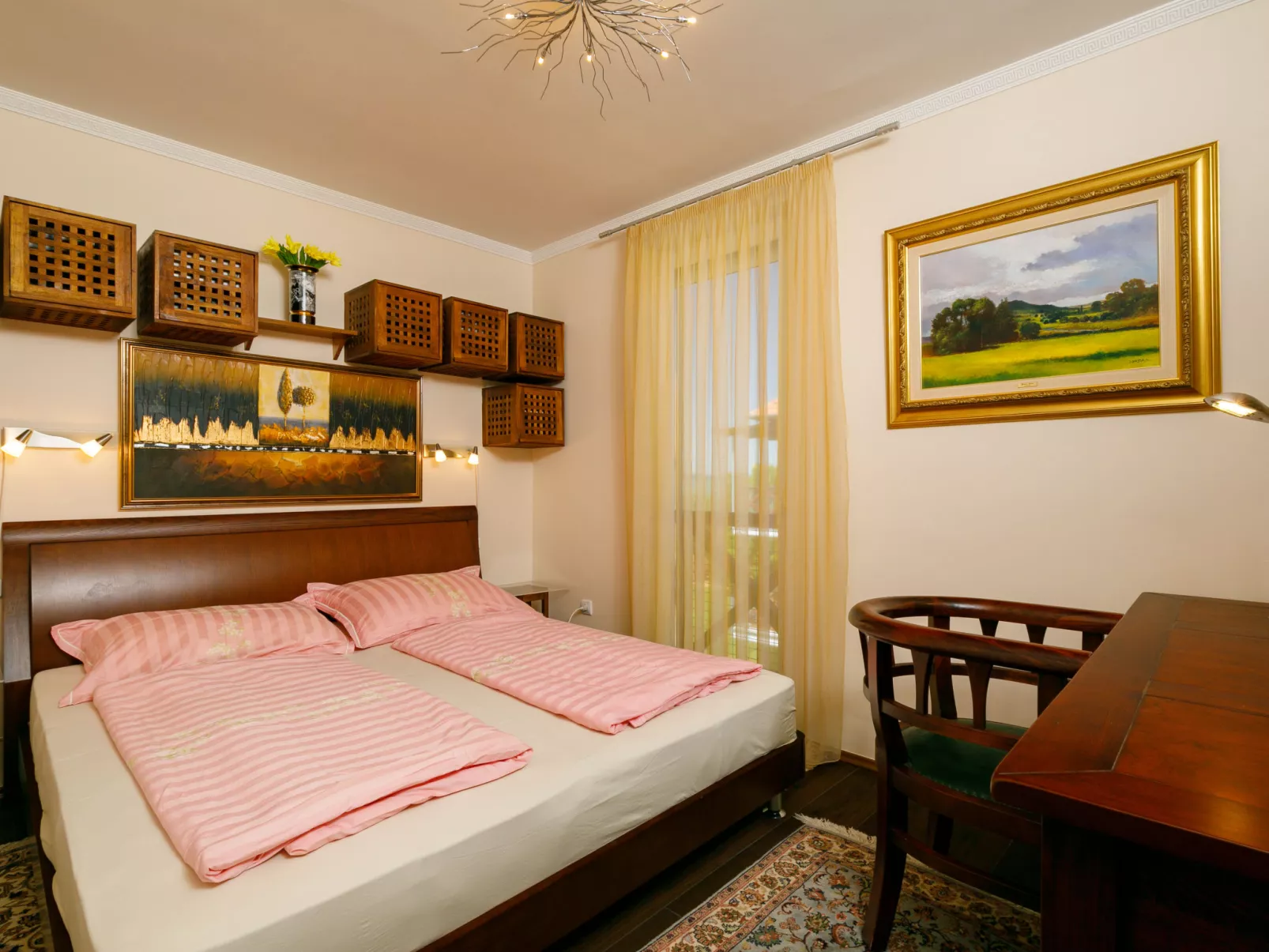 Miralago-Inside