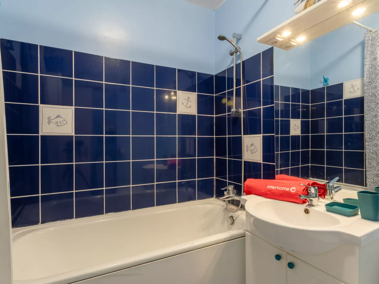 Les Flots Bleus-Inside