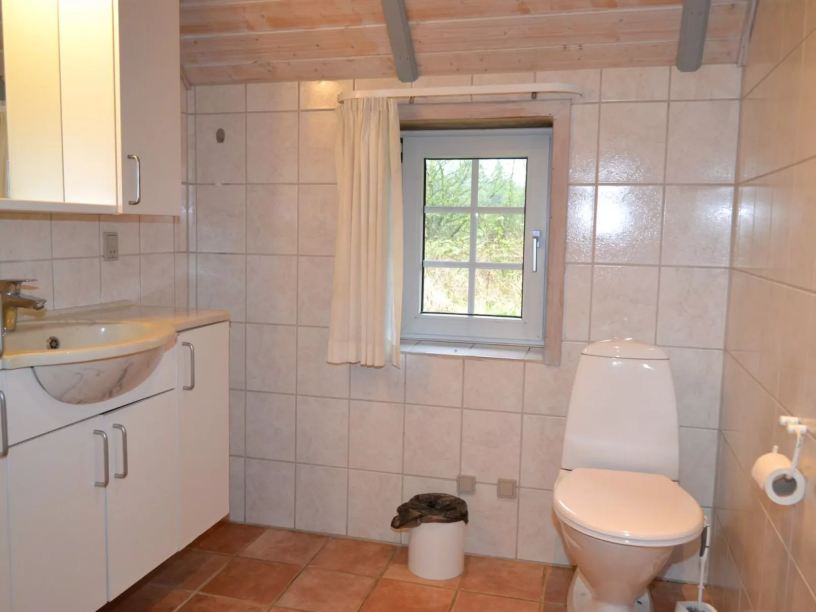 "Ejvi" - 4km from the sea-Inside