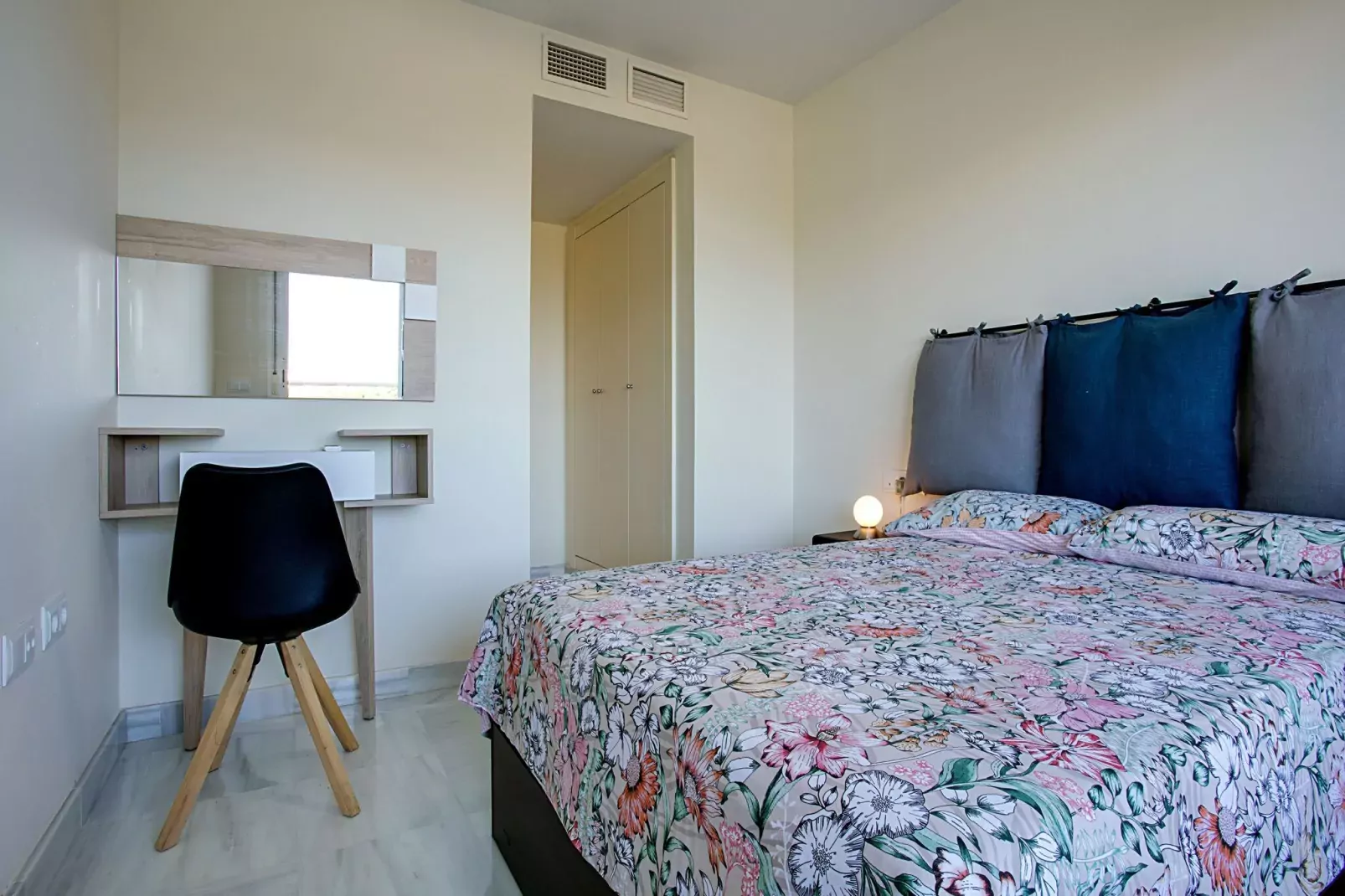 Lovely Apartment with swimming pool-Bedroom