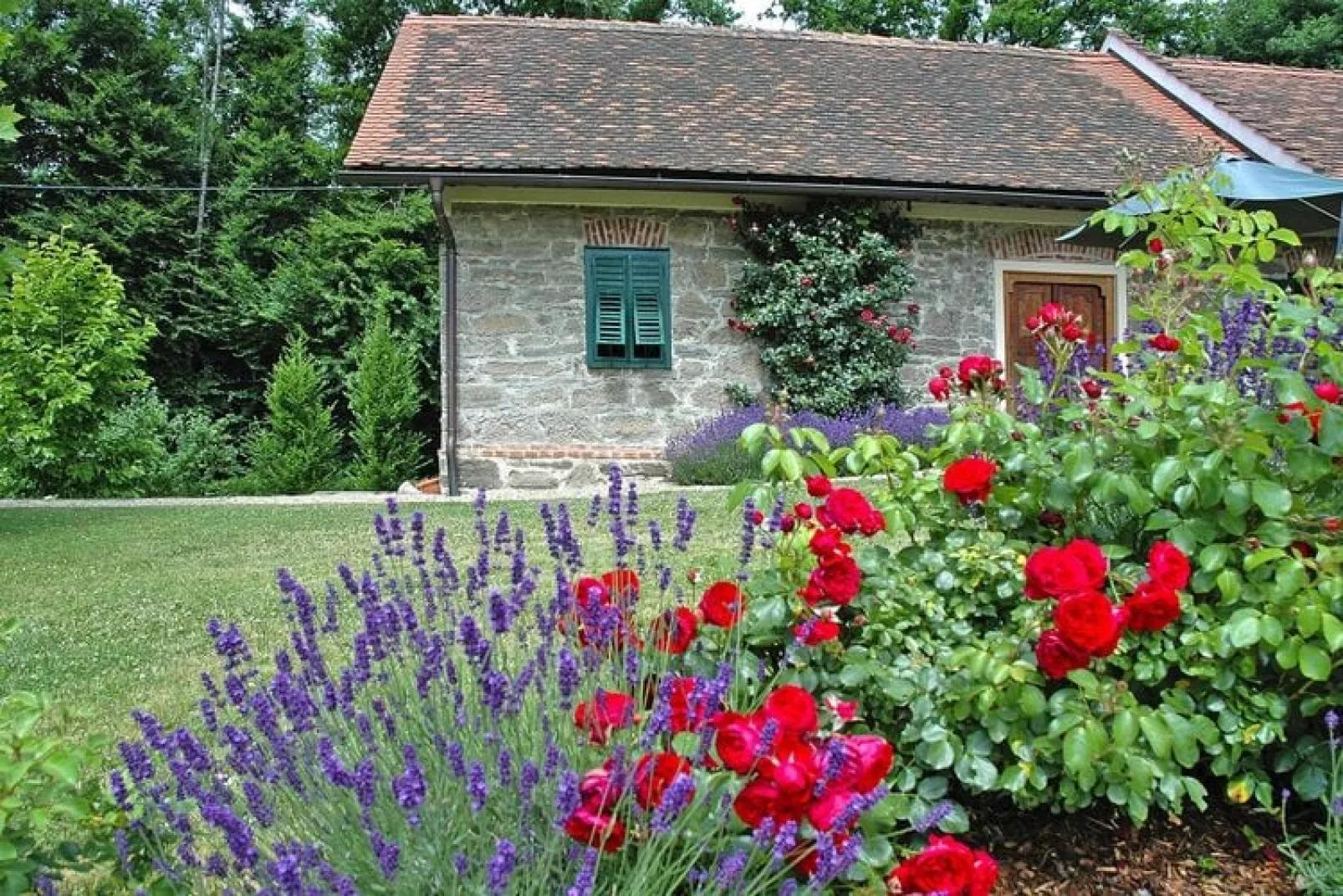 Landhaus Austria-Gardens summer