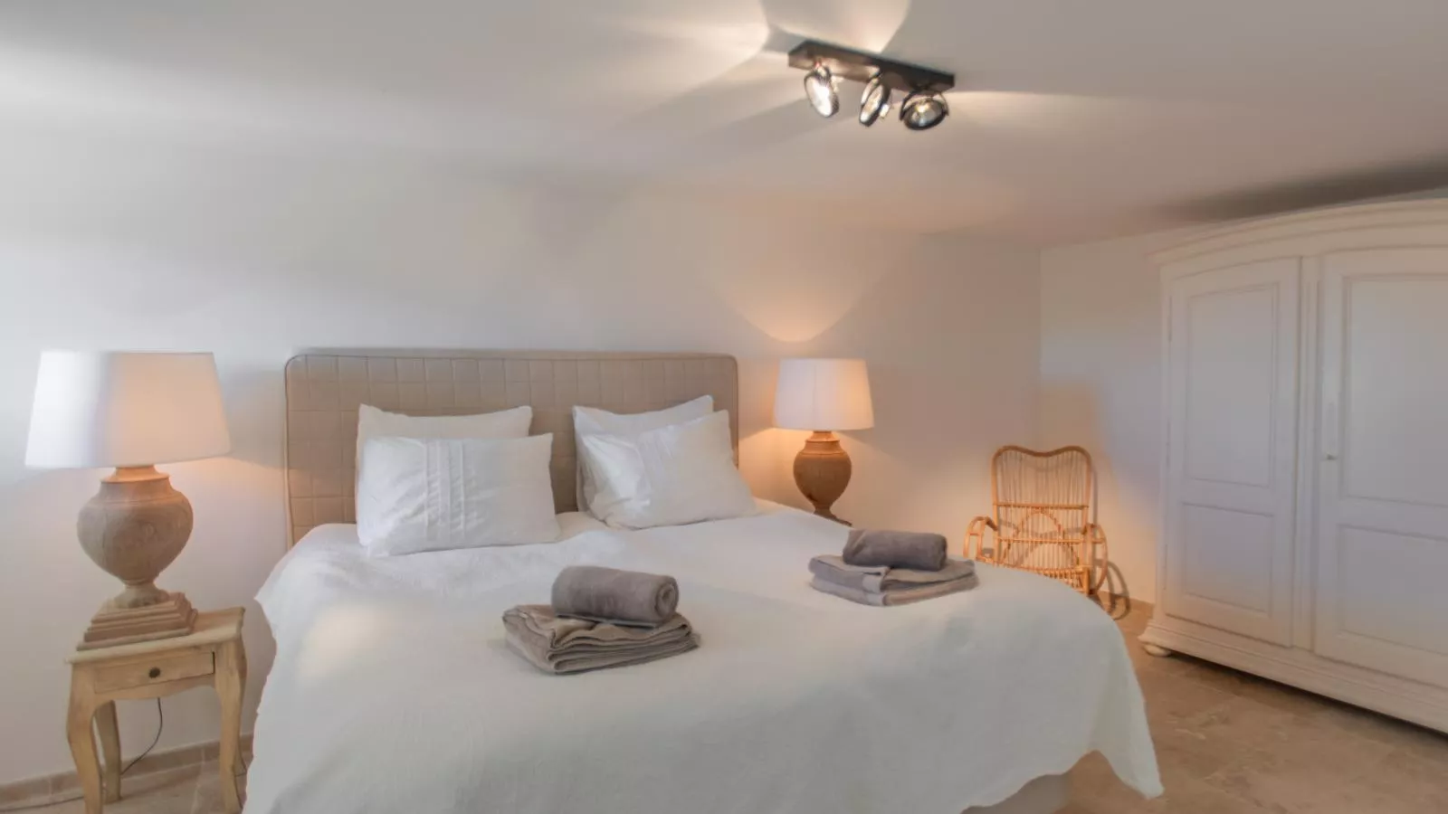 Villa les Oiseaux-Bedroom