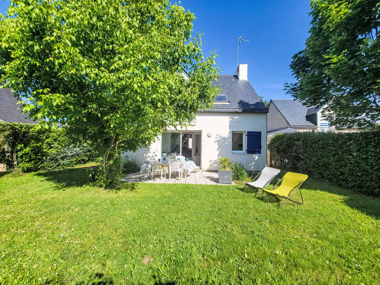 Le Clos St Colomban-Outside
