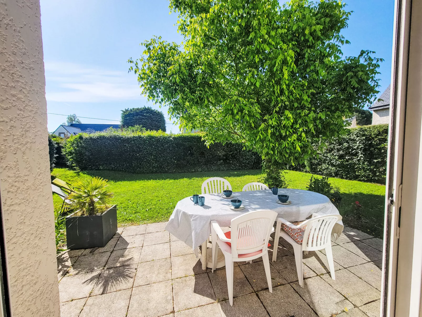 Le Clos St Colomban-Outside