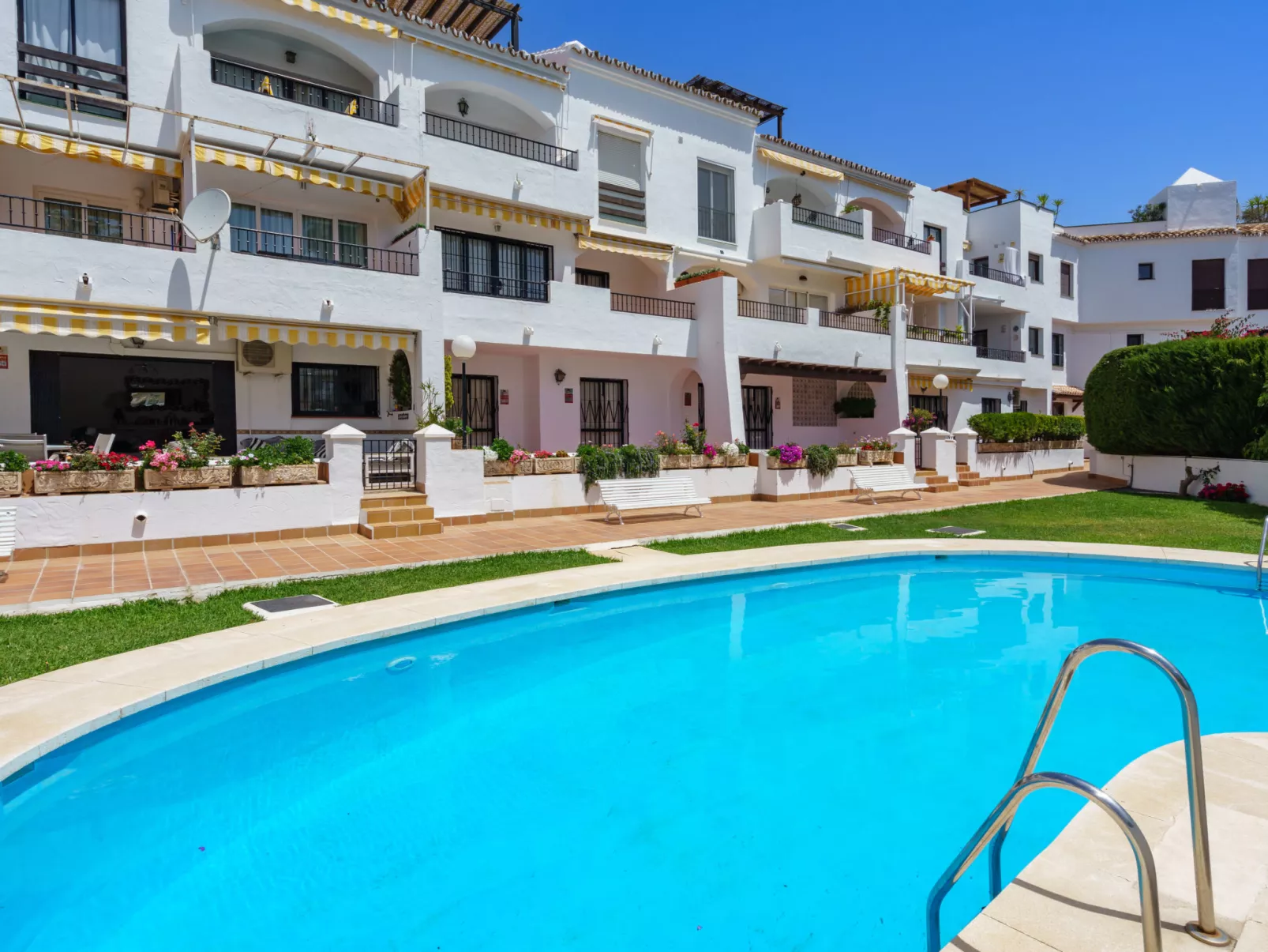 Parador Hotel Area-Outside