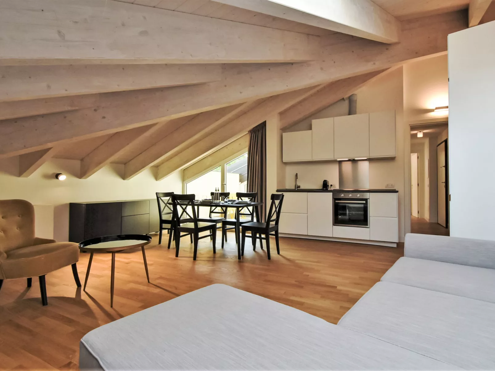 White Attic Terrace-Drinnen