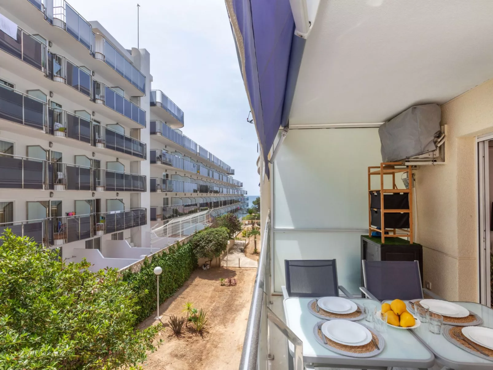 Calafont-Outside