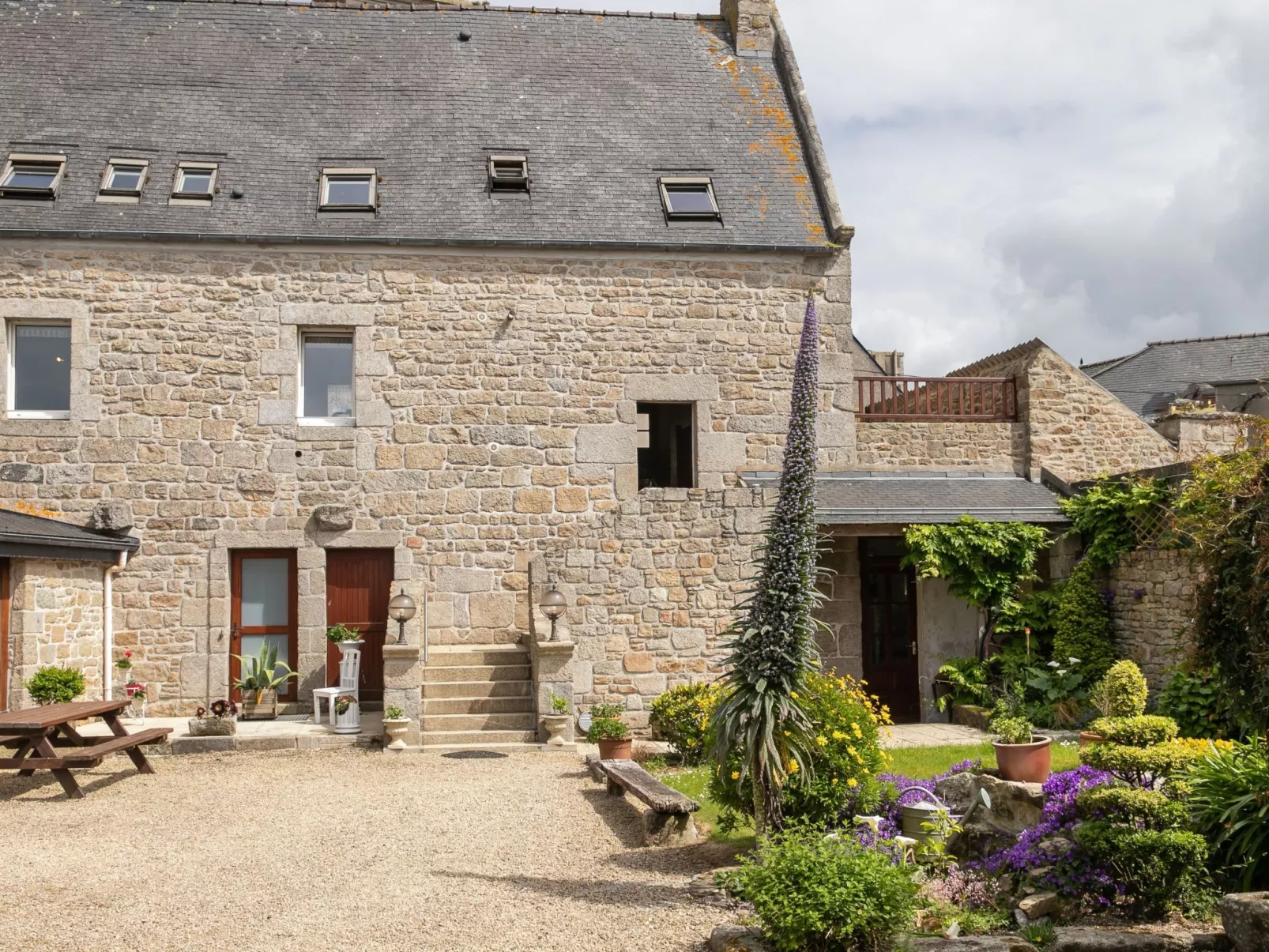 Manoir des Halles-Outside