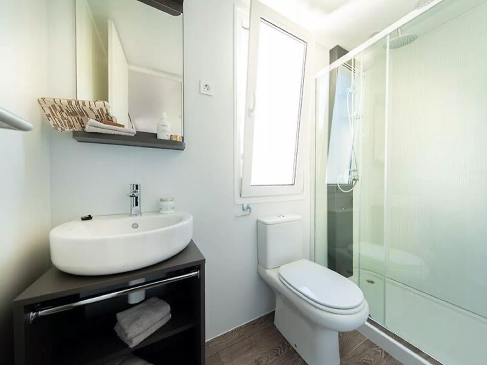 Cosy Unique Hottub 6-Inside