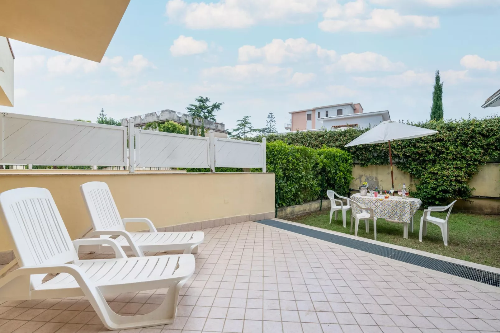 Conca degli Dei con patio-Terrassenbalkon