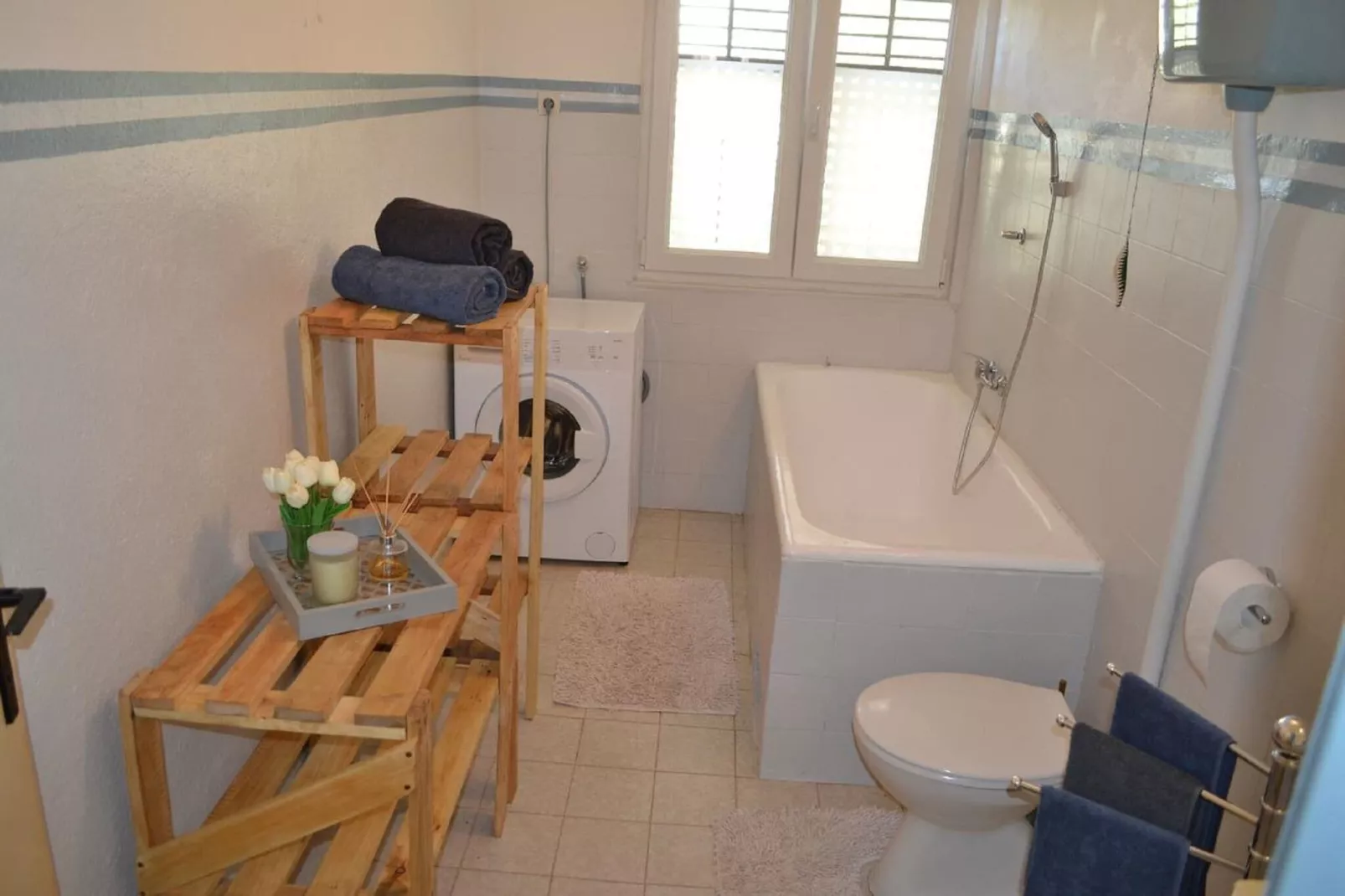 Corto Maltese-Bathroom