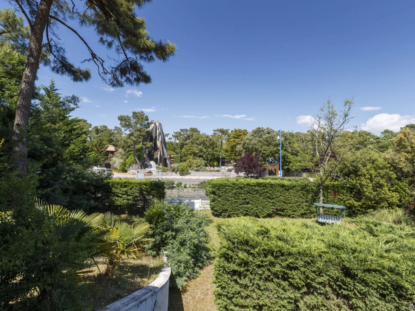 Parc de la Résidence-Outside