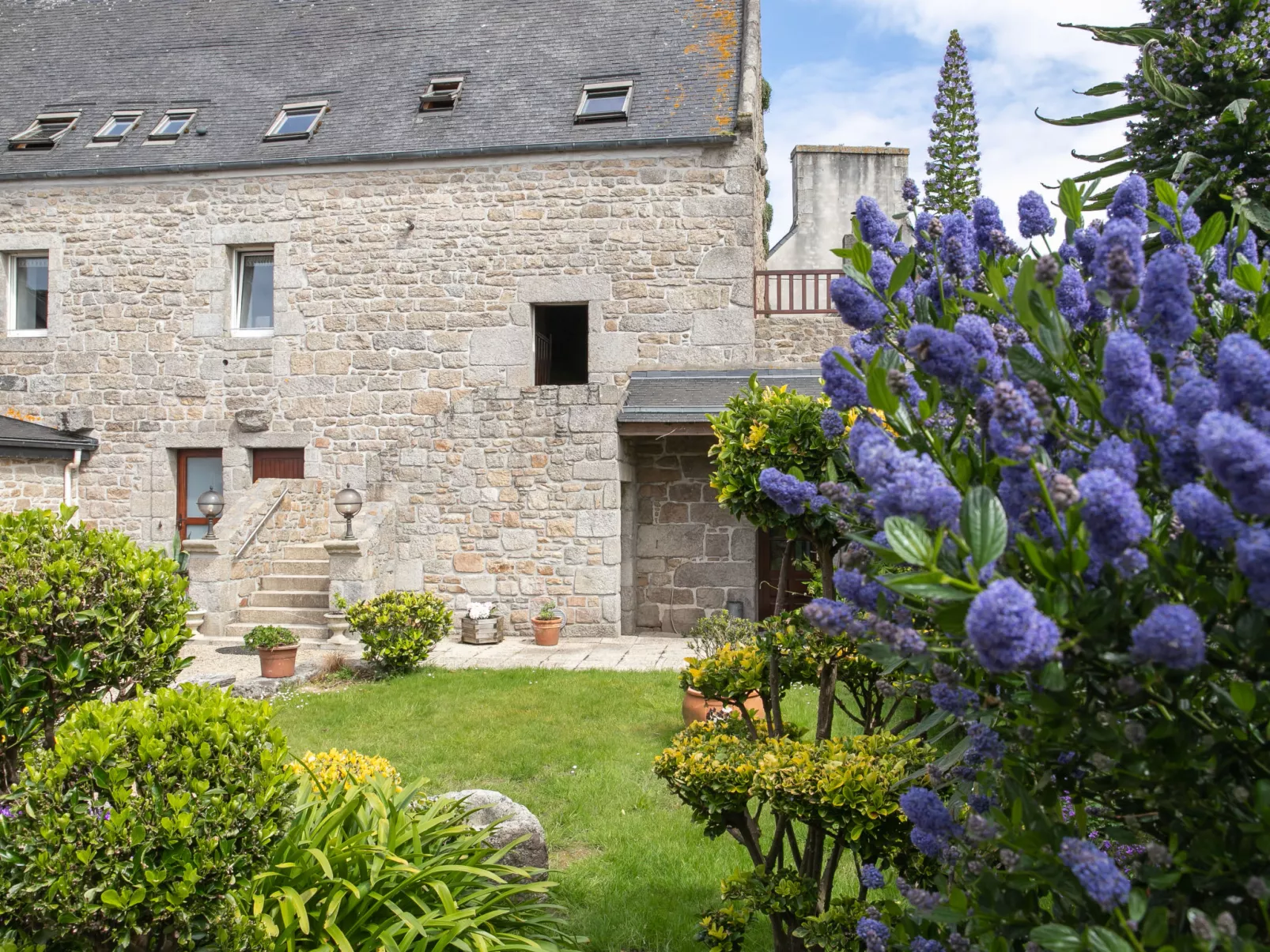 Manoir des Halles-Outside