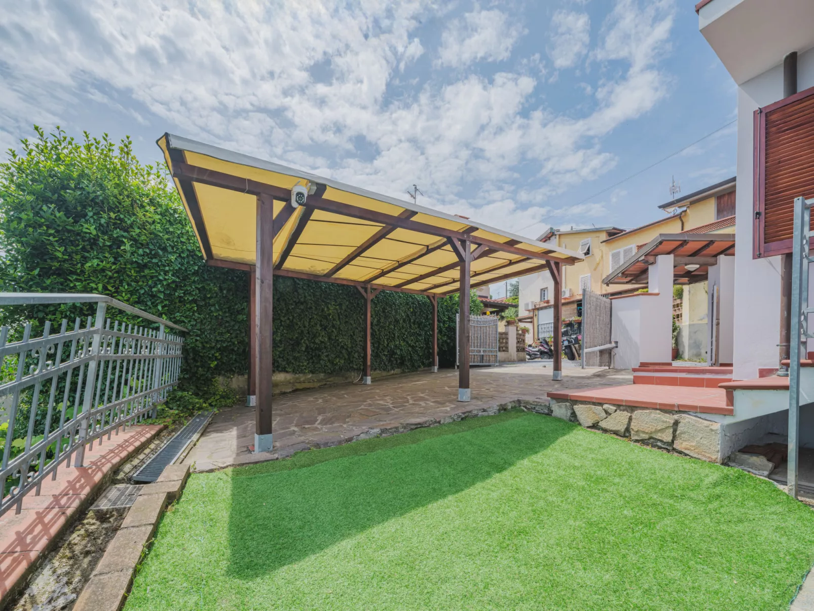 Casa Lorena-Outside