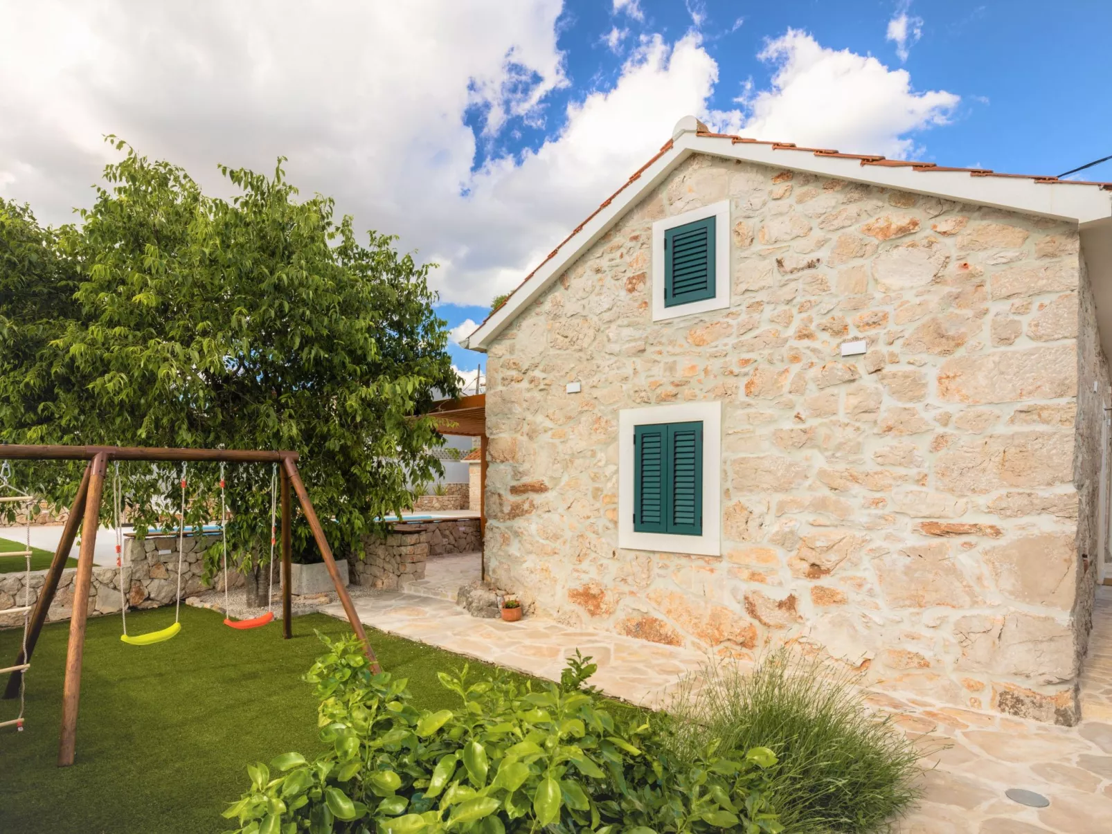 Villa di Perla-Outside