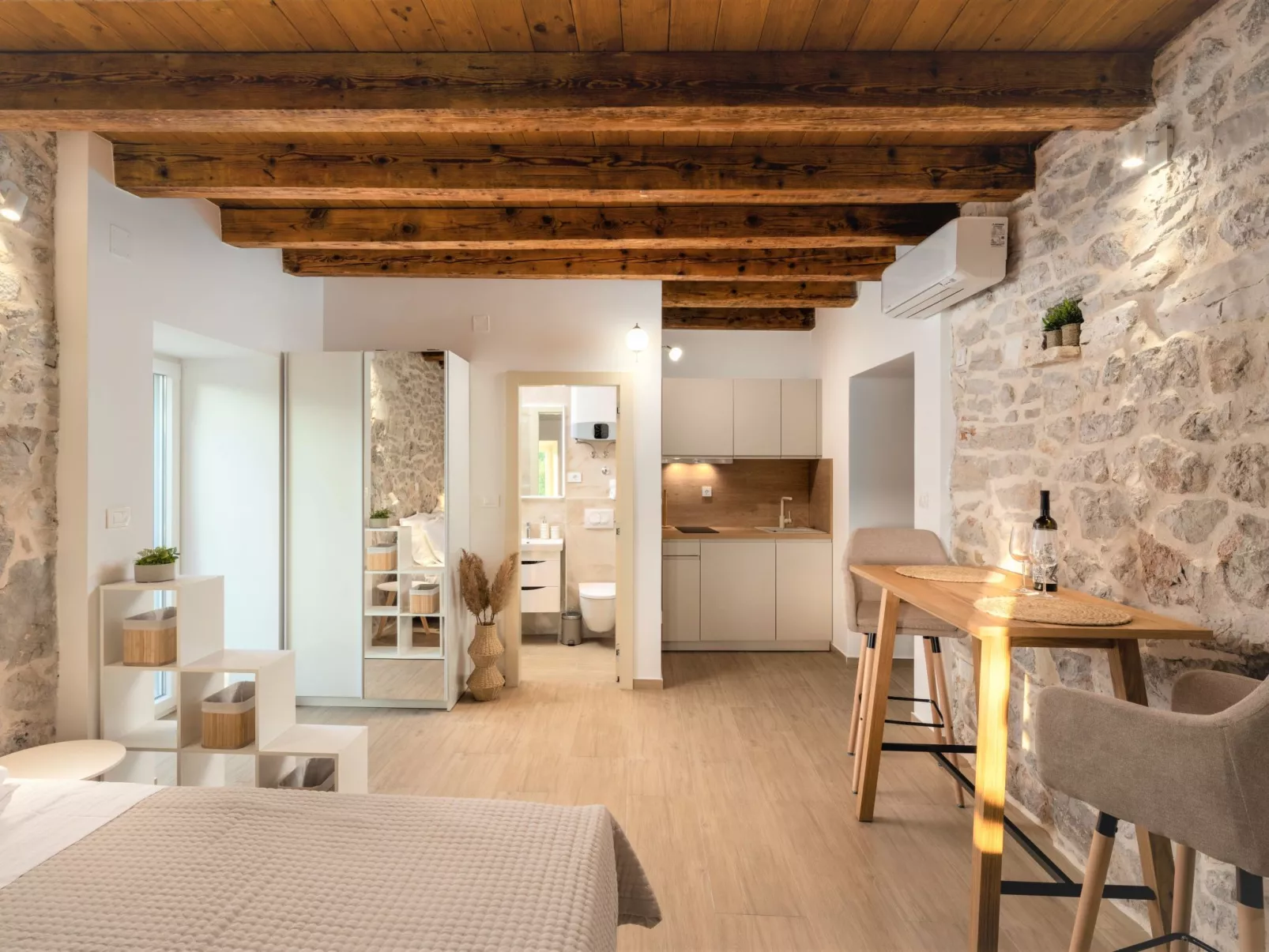 Villa di Perla-Inside