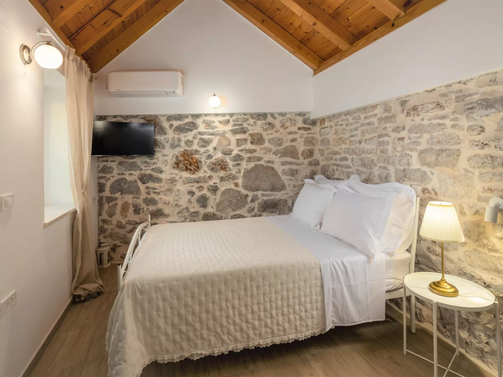 Villa di Perla-Inside