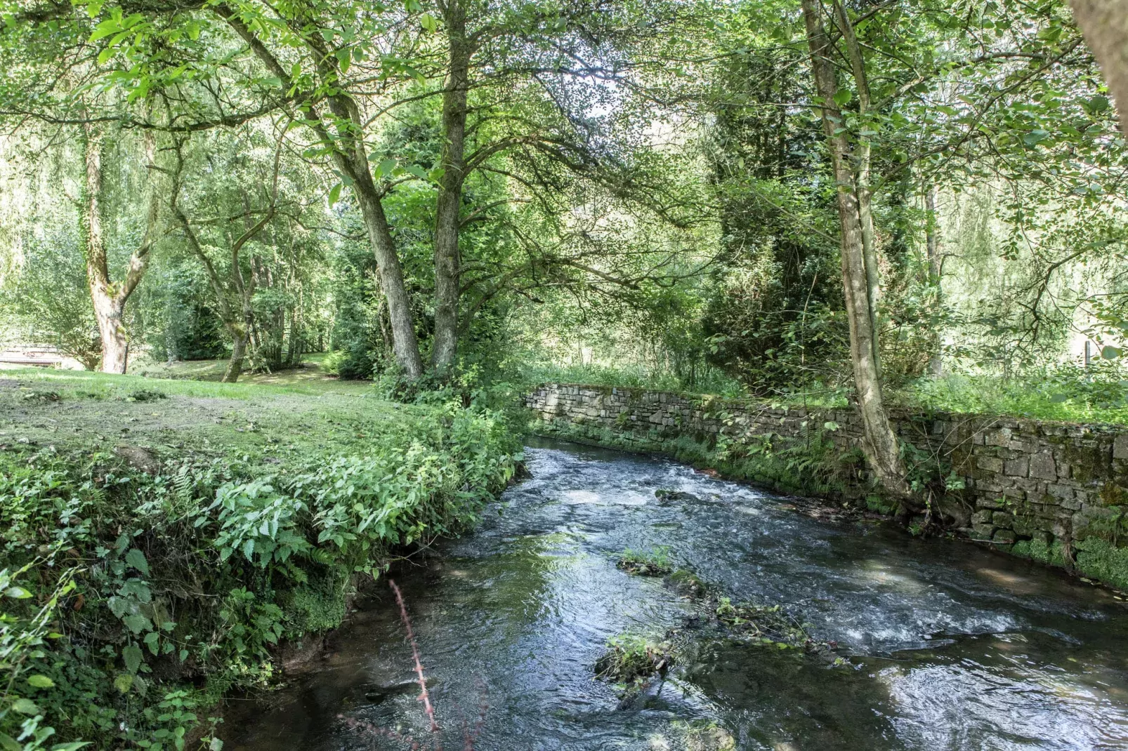 Le Néblon-Jardin d'été