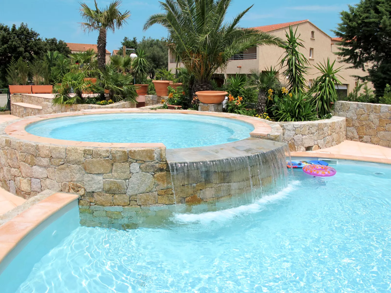 Club Benista T3-Outside