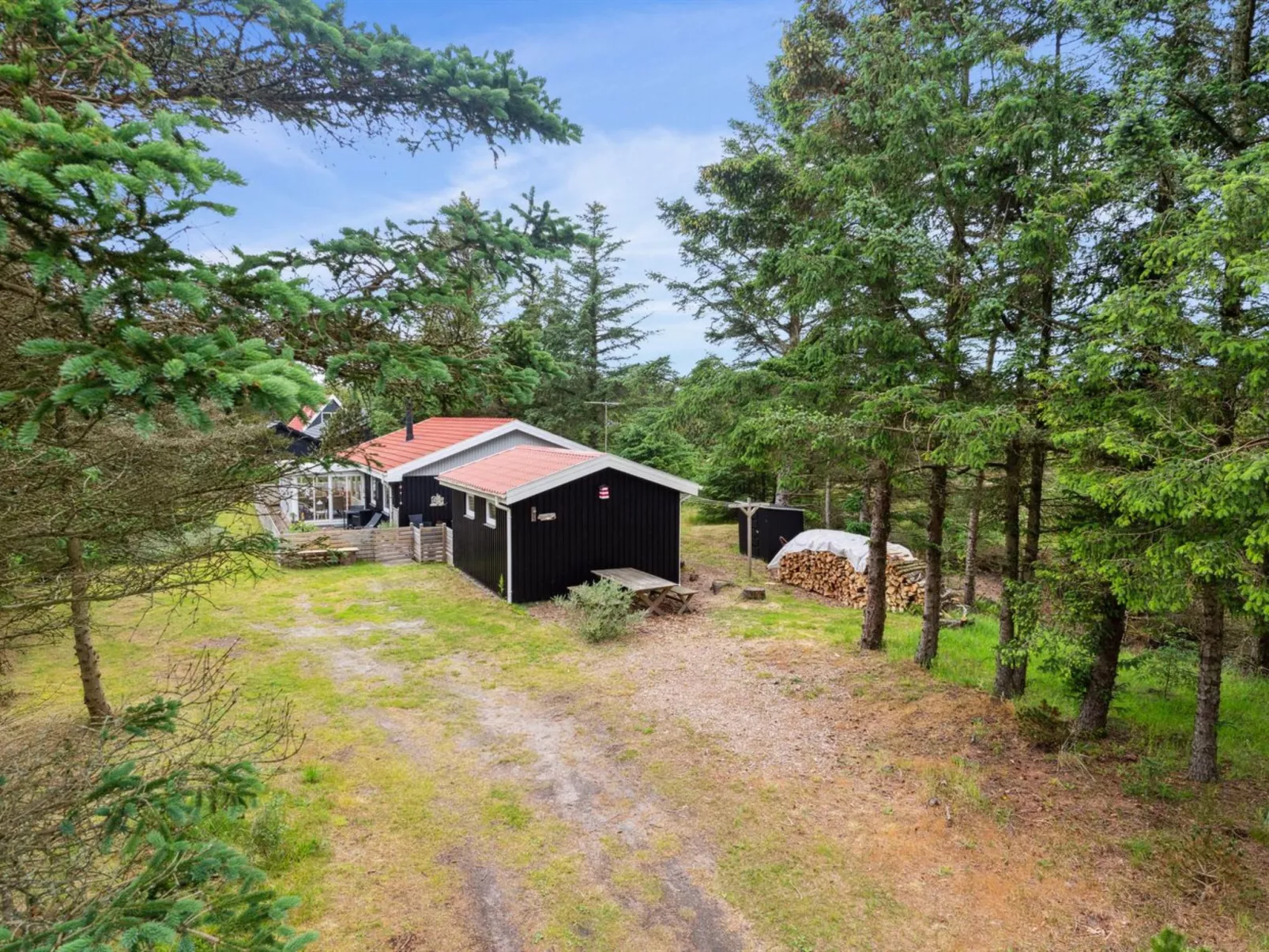 "Ilkka" - 2.1km from the sea-Outside