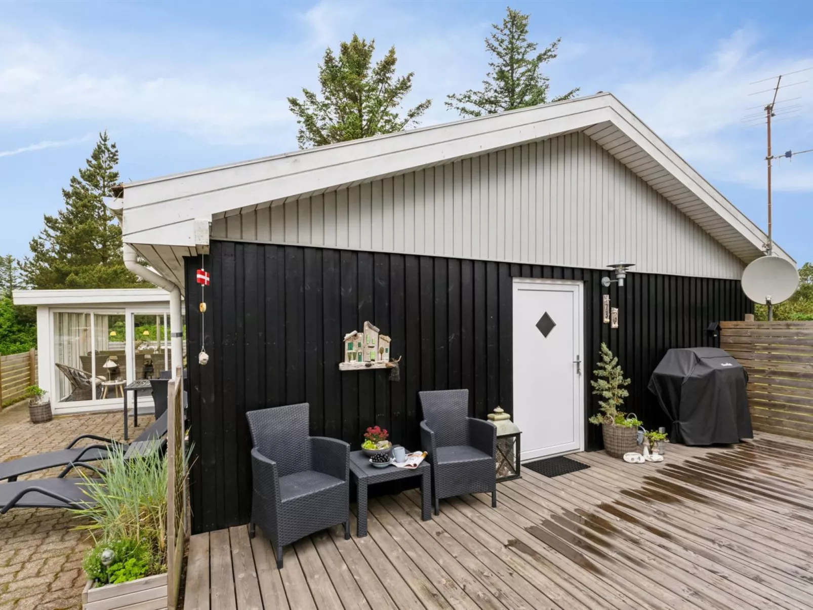 "Ilkka" - 2.1km from the sea-Outside