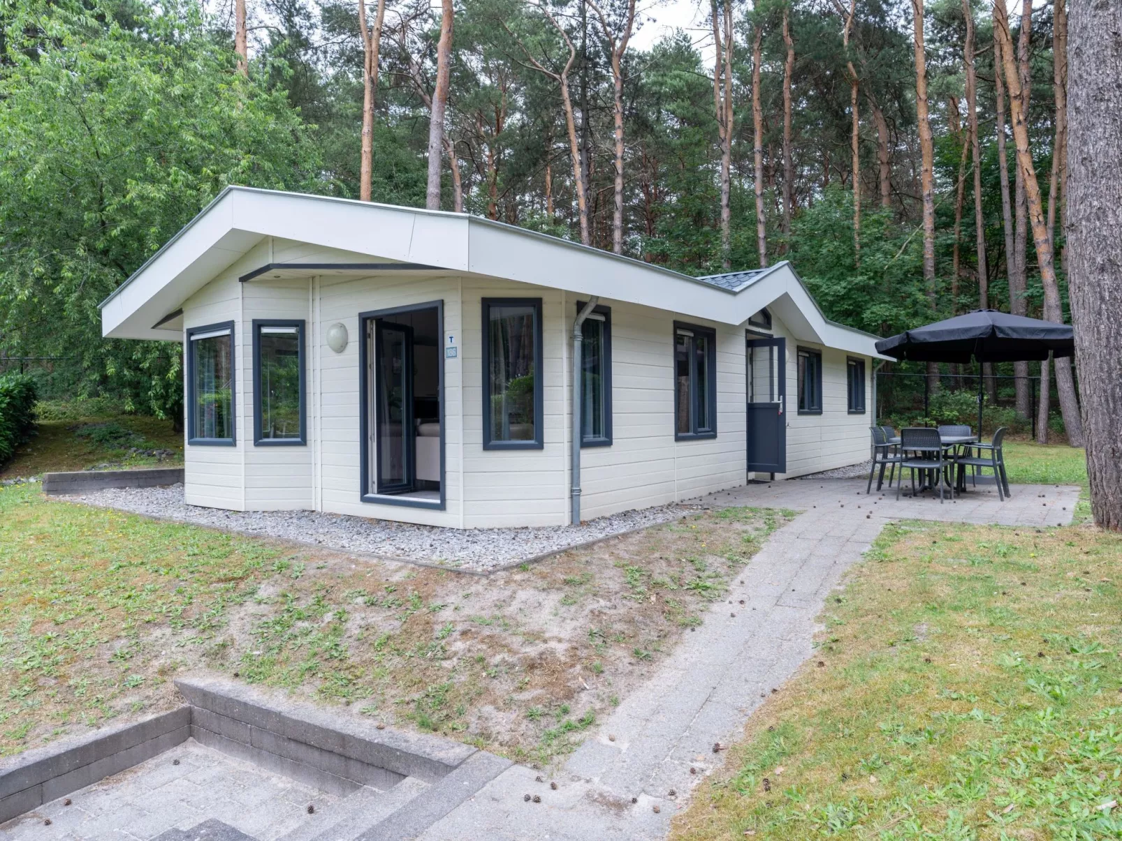 L-Pavilion 4-Outside