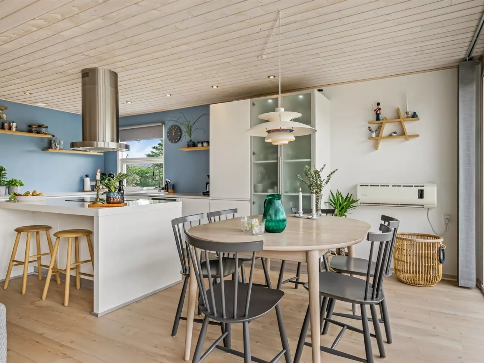 "Ingiald" - 600m from the sea-Inside