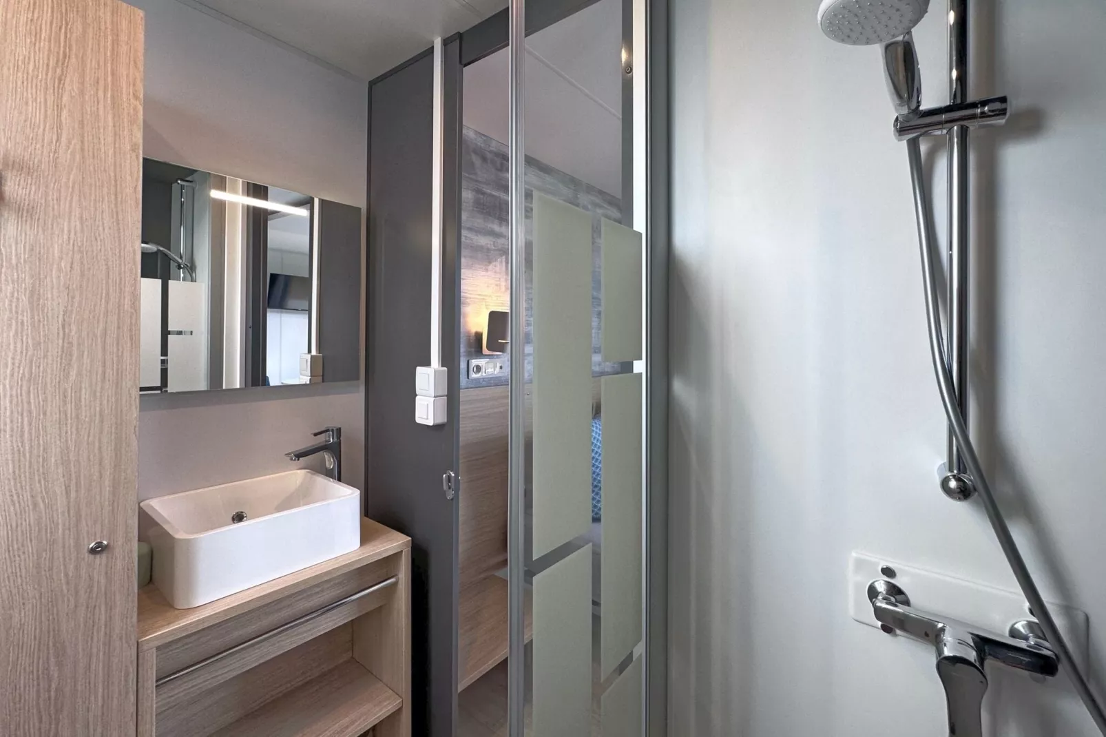 FERIENDORF SEEBLICK - Tiny Chalet am Eixendorfer See-Badezimmer
