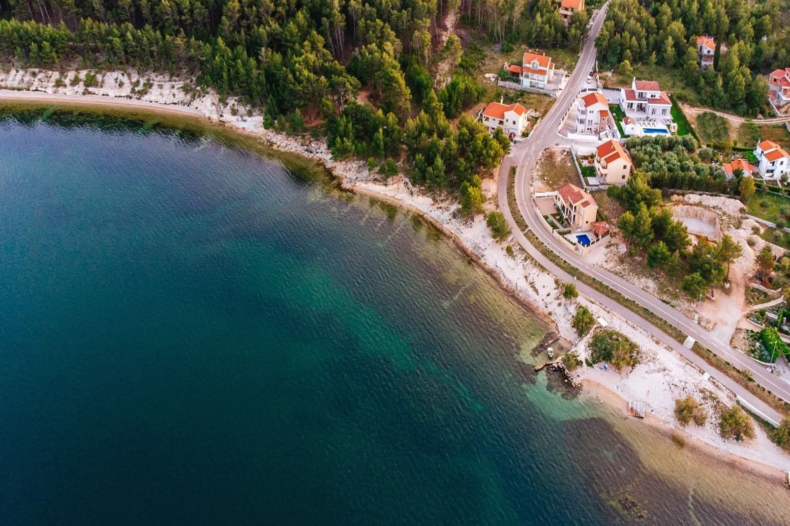 Vila Ena-Areas summer 1km