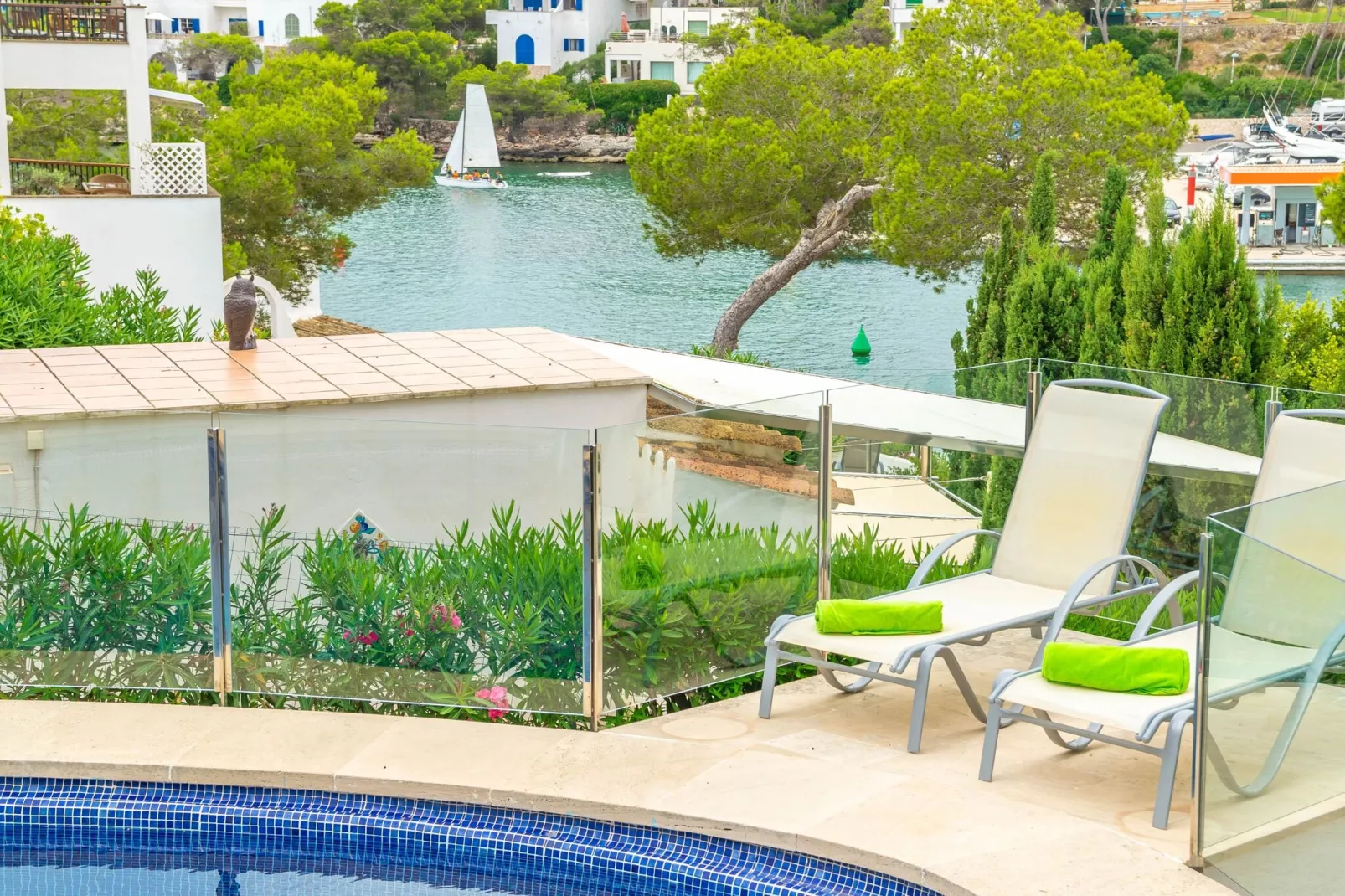 Cala Llonga-Exterior summer