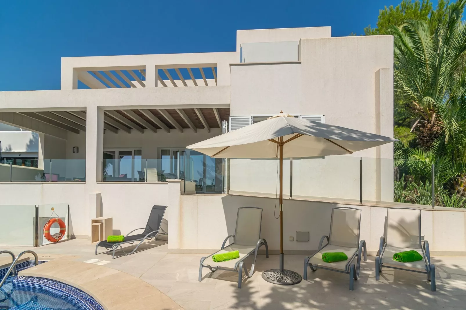 Cala Llonga-Exterior summer