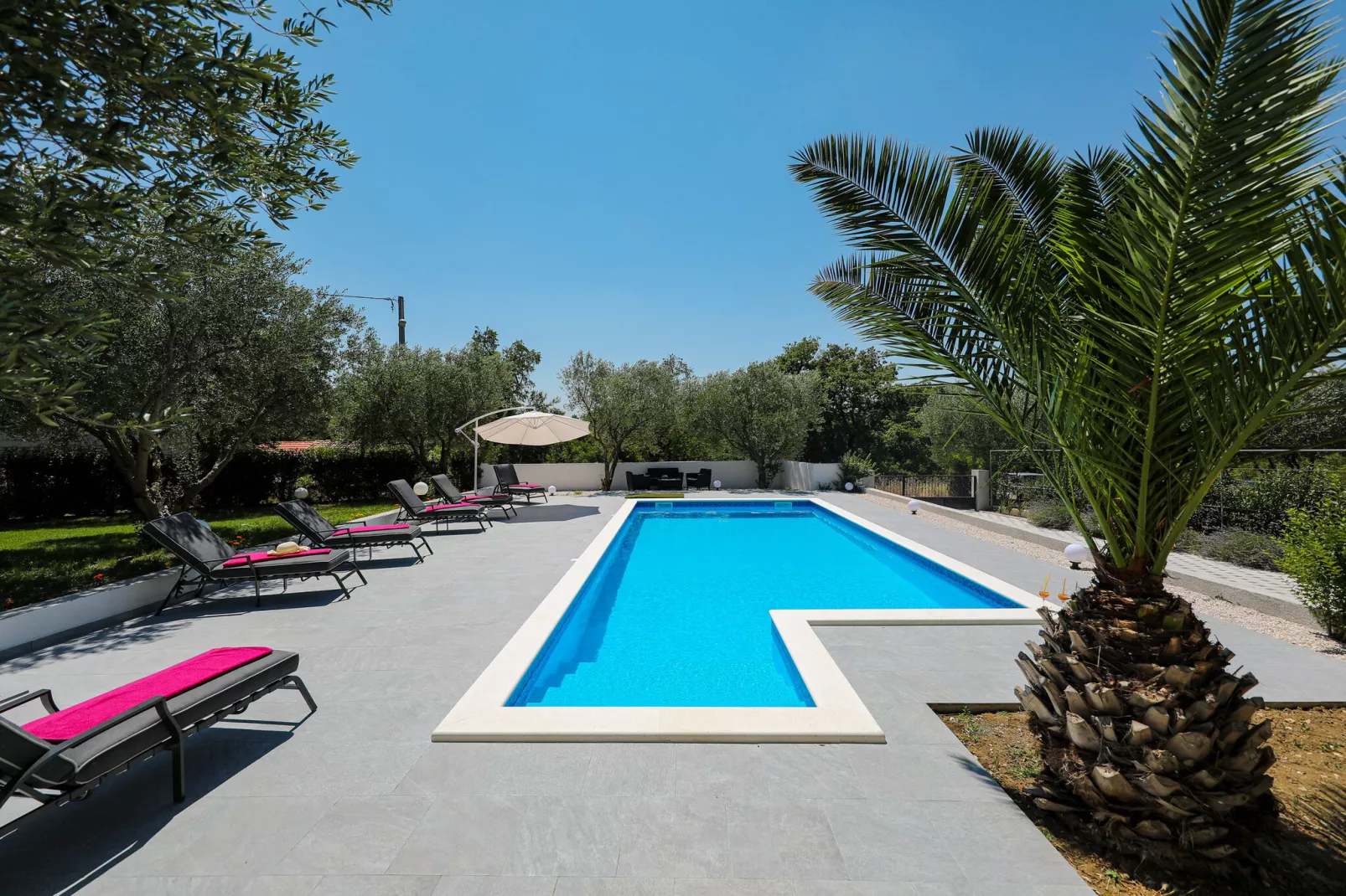 SANTA MIHOVIL-Pool