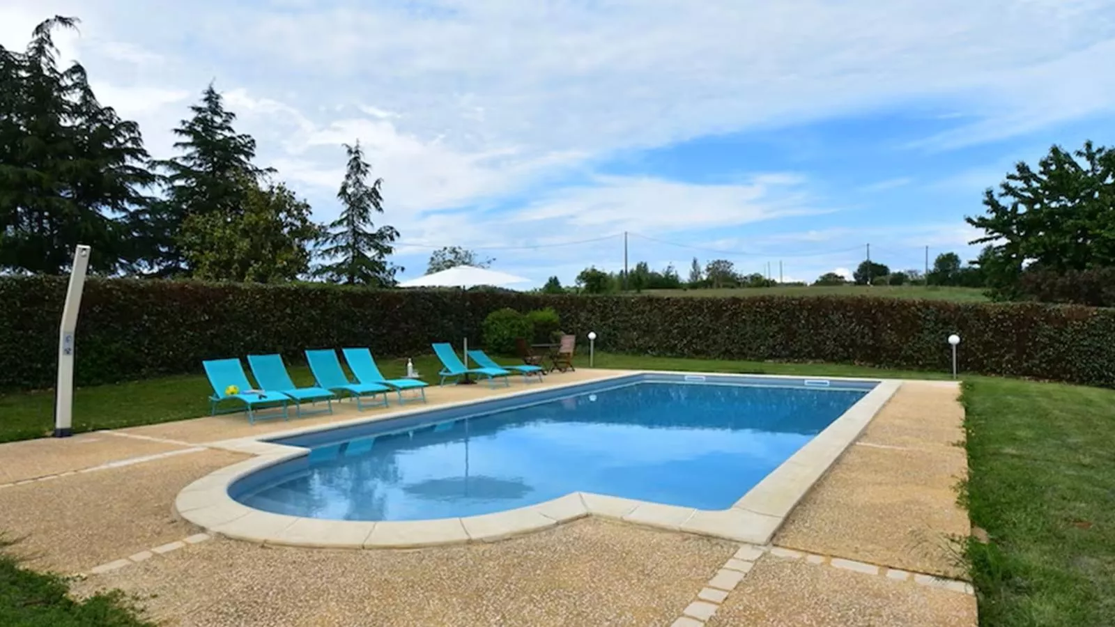 L Aiguillou-Pool