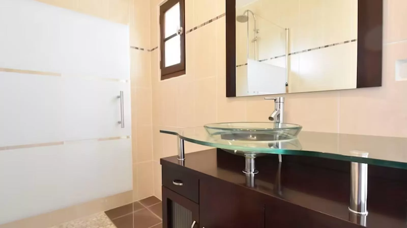L Aiguillou-Bathroom