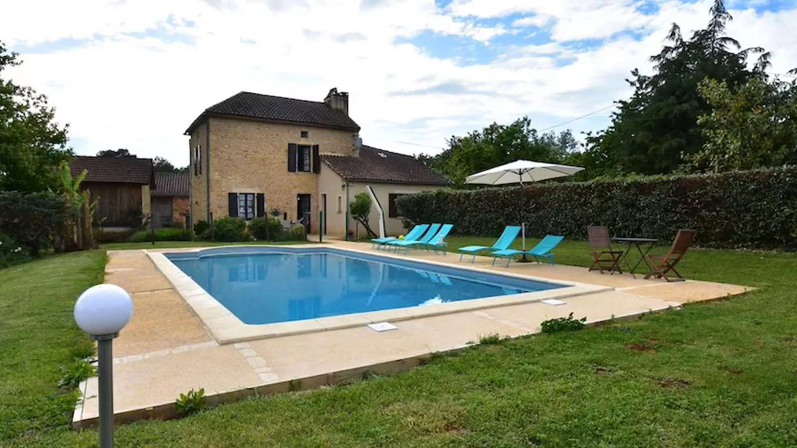 L Aiguillou-Exterior summer