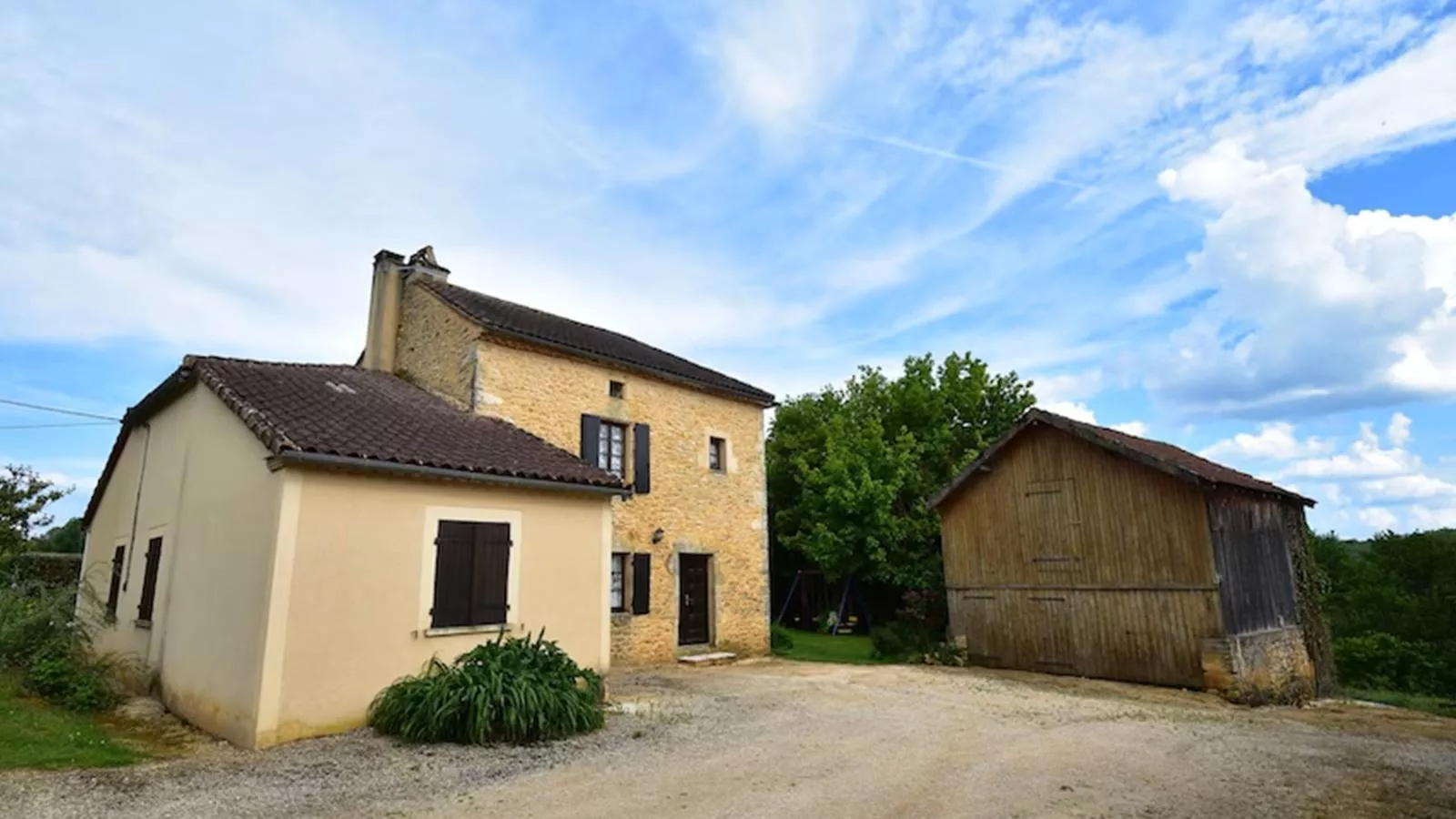 L Aiguillou-Exterior summer