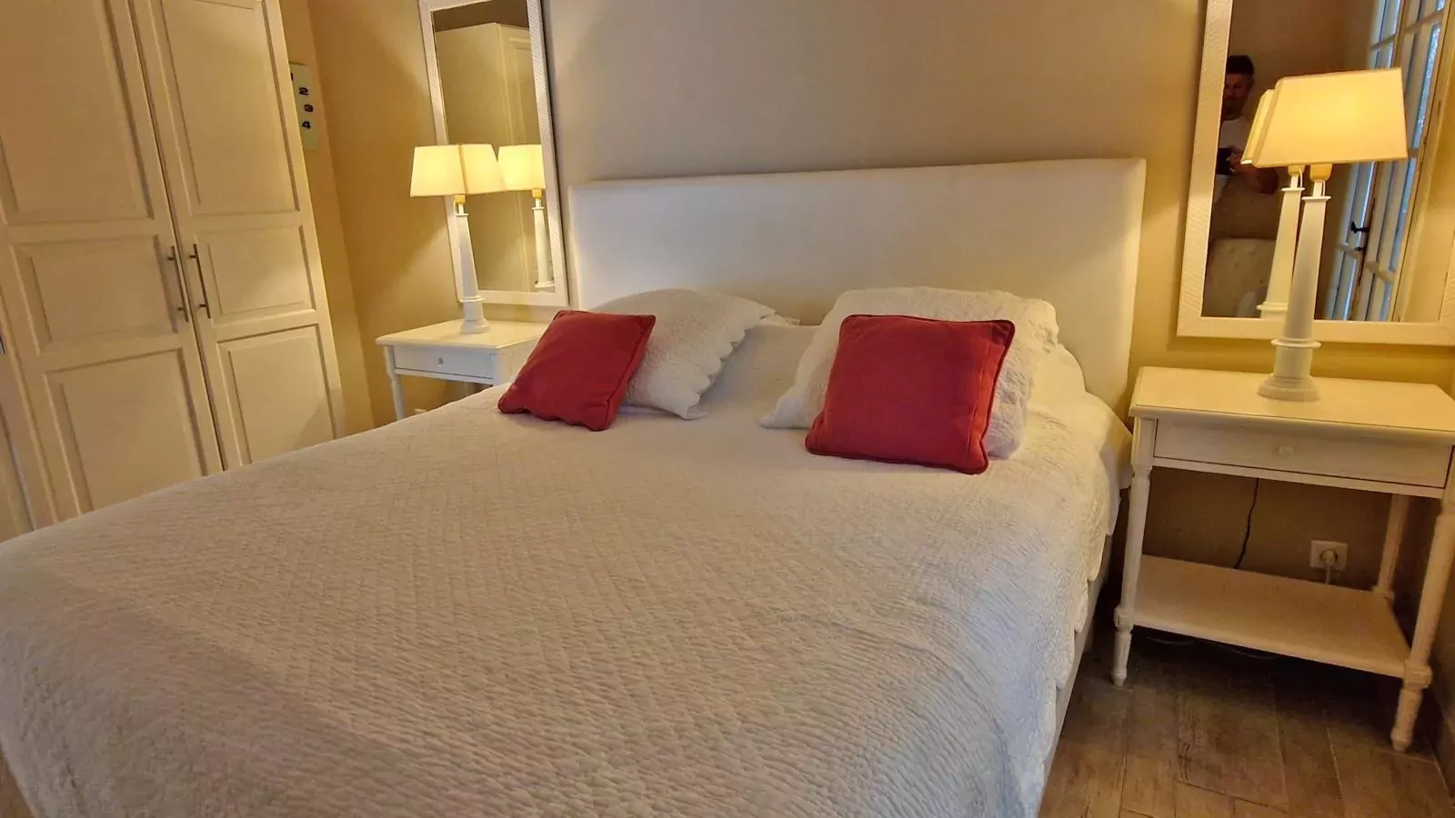 Lessix-Bedroom