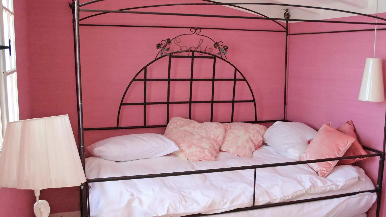 Lessix-Bedroom