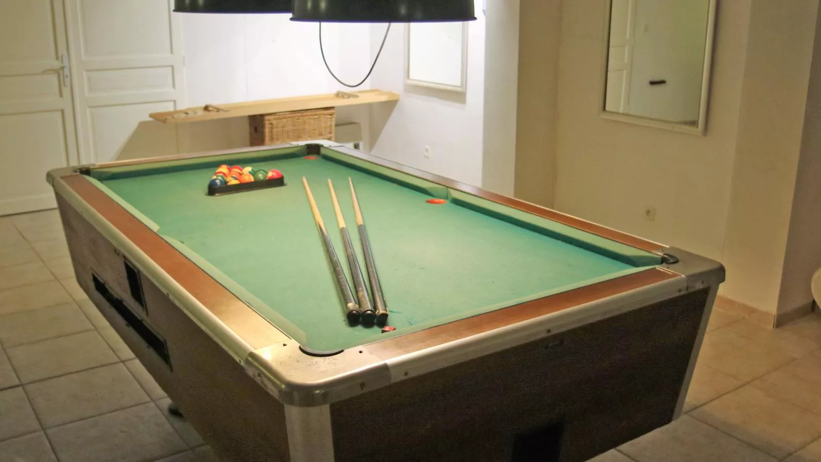 Lessix-Recreation room