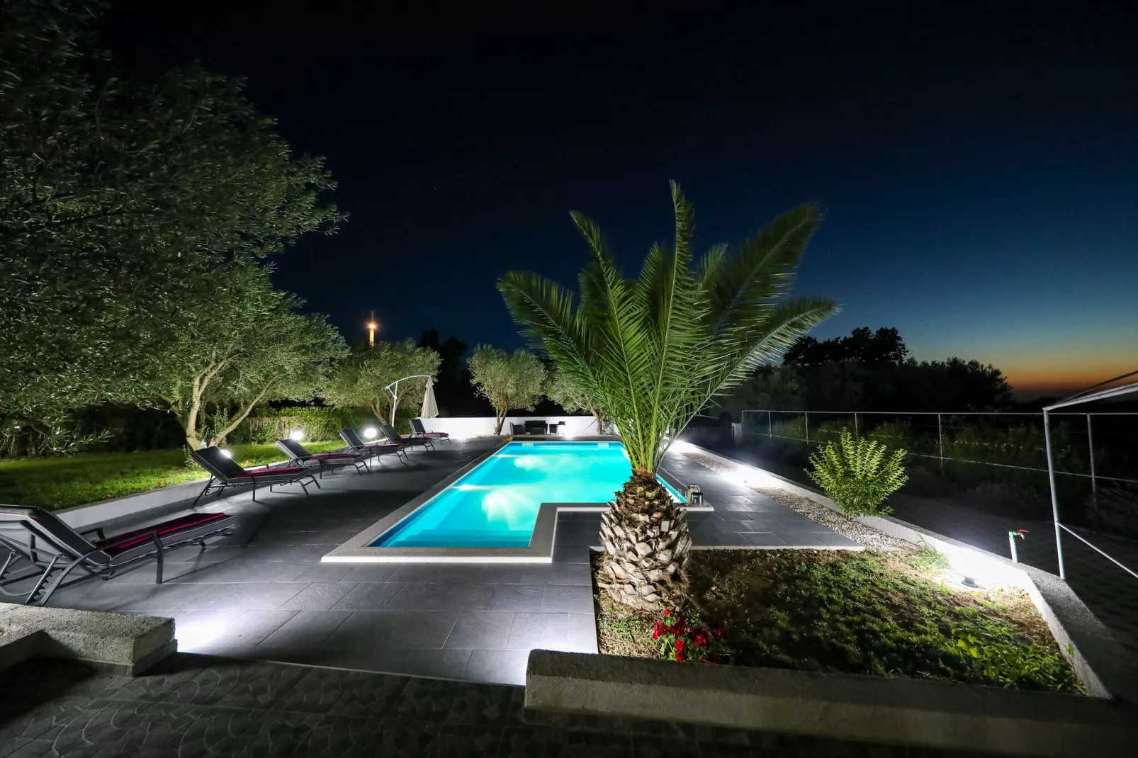 SANTA MIHOVIL-Pool