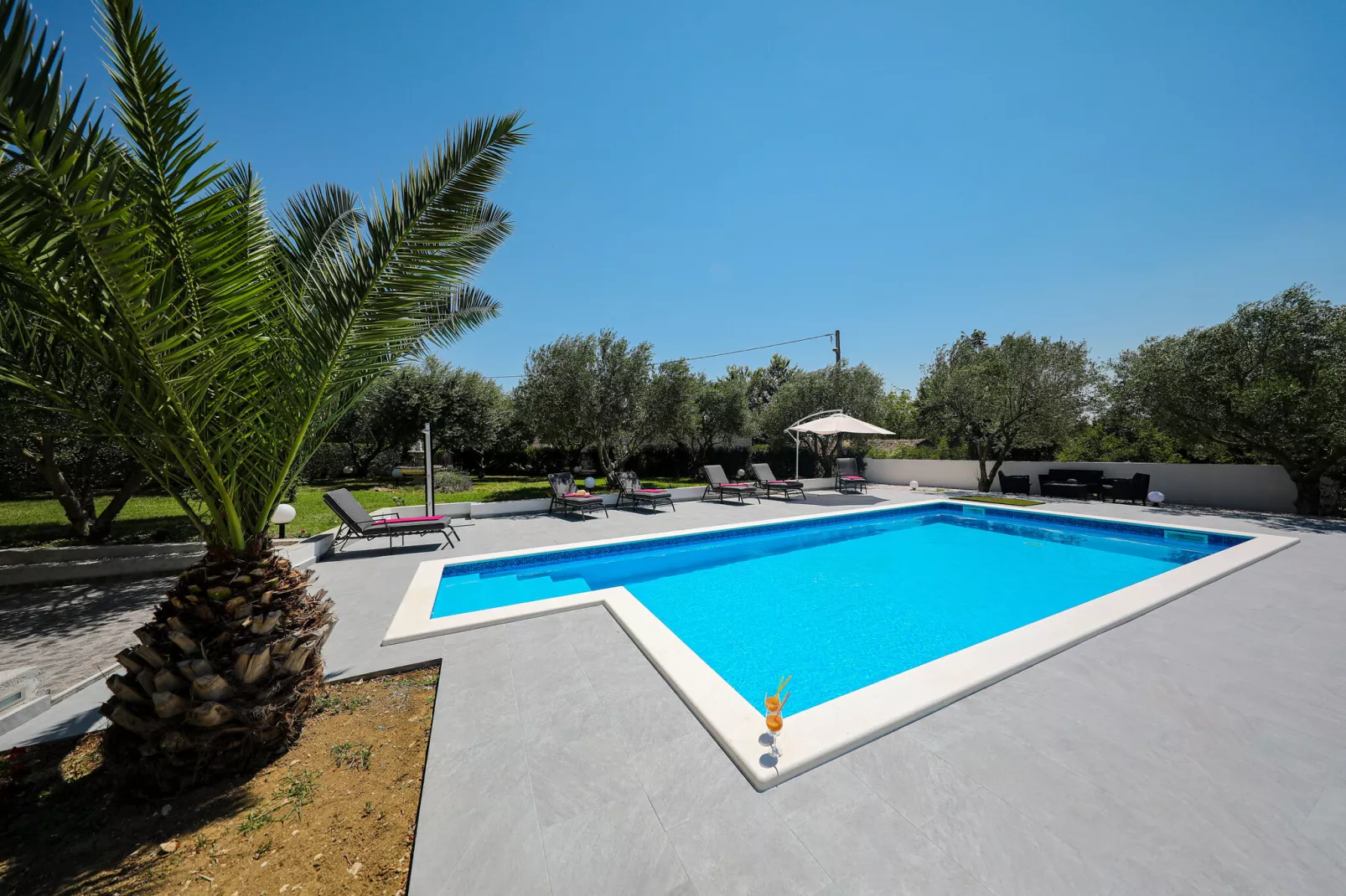 SANTA MIHOVIL-Pool