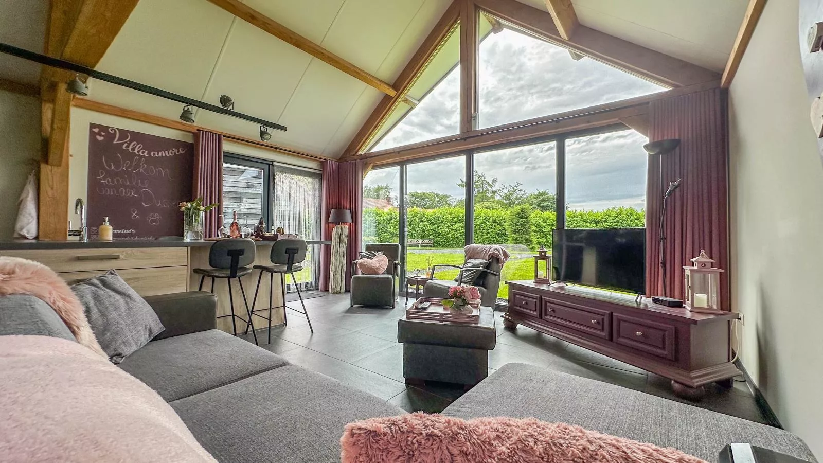 Villa Amore-Living room