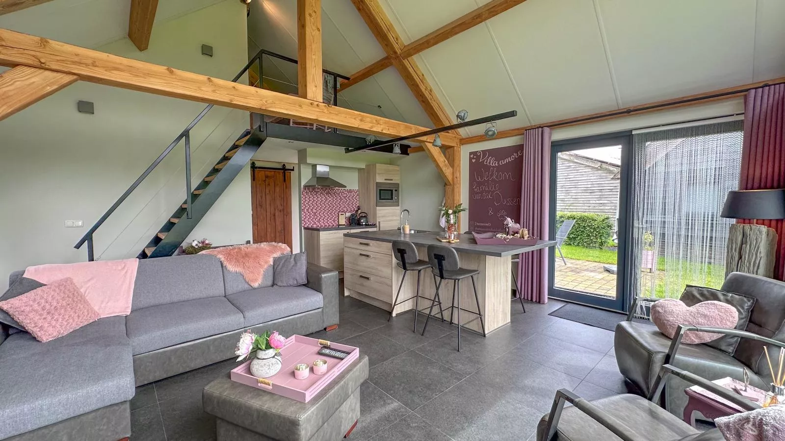 Villa Amore-Living room