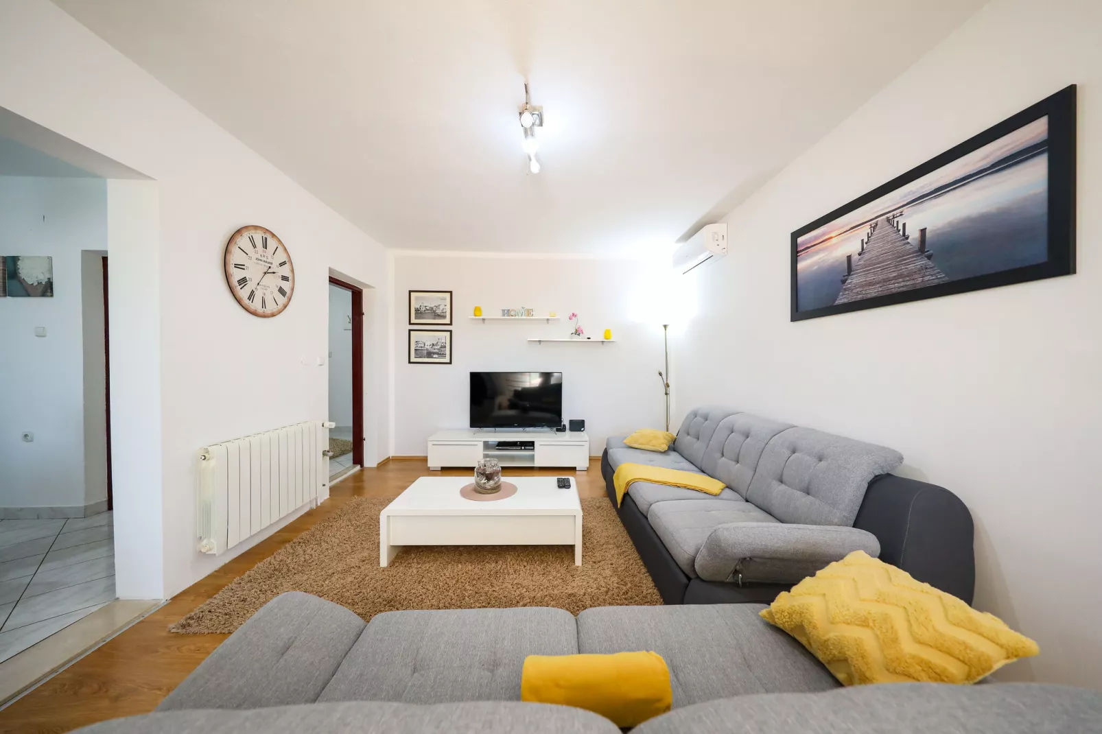 SANTA MIHOVIL-Living room