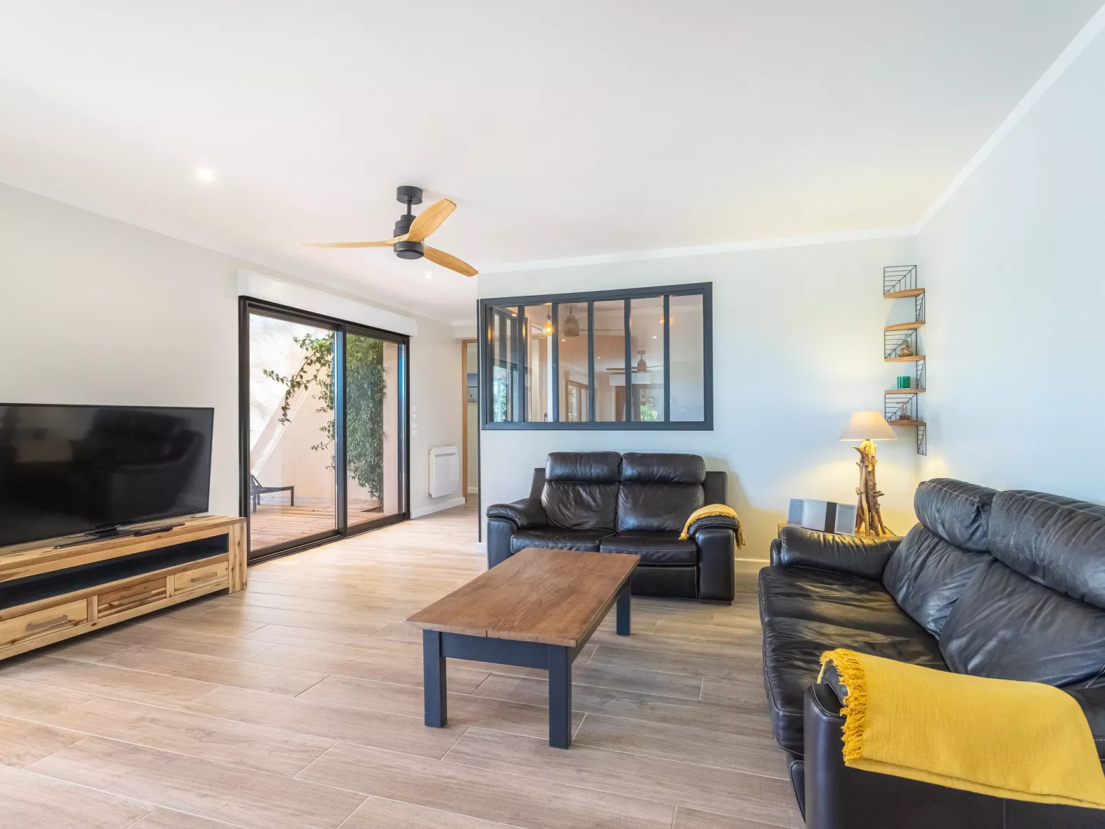 Maison Flocy-Inside